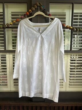 Helen Jon White embroidered tunic